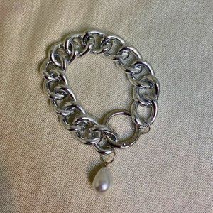 💖Charming Silver Bracelet With Faux Pearl. 9 inches. / B87